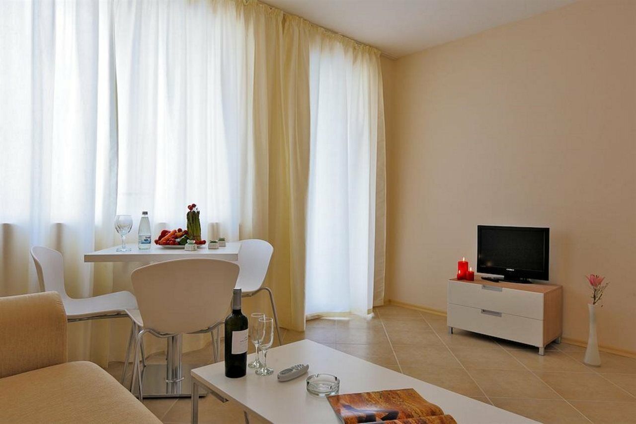 Emberli Aparthotel Lozenets Bagian luar foto